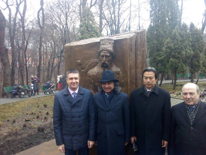 В’ячеслав Кириленко відкрив скульптури на честь видатних українського та китайського поетів
