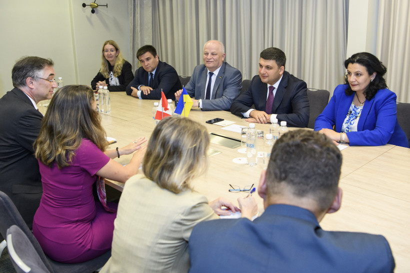 Україна готова збільшувати масштаби співпраці з країнами G7, - Володимир Гройсман під час зустрічі з Главою МЗС Канади