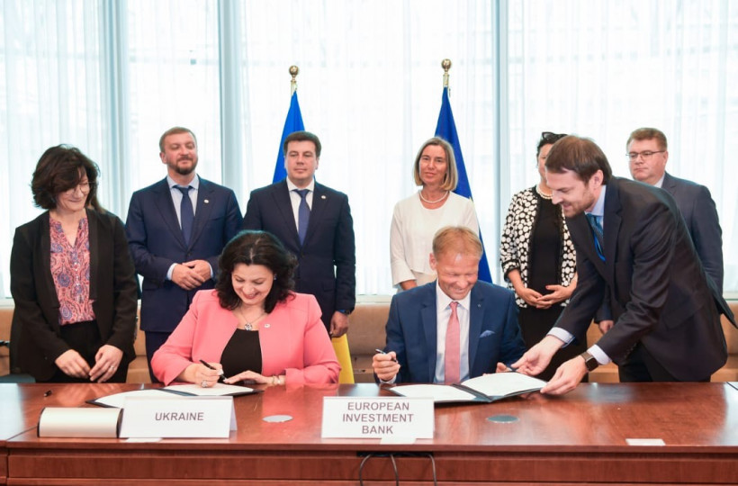 Україна та Європейський інвестиційний банк підписали угоду на 75 млн євро для підвищення безпеки на українських дорогах