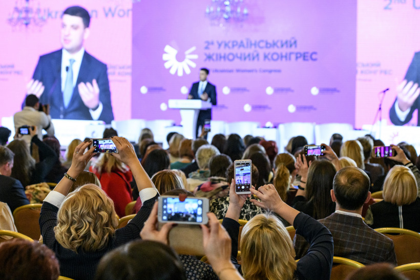 Глава Уряду пропонує вирішити питання нерівності оплати праці жінок і чоловіків в Україні