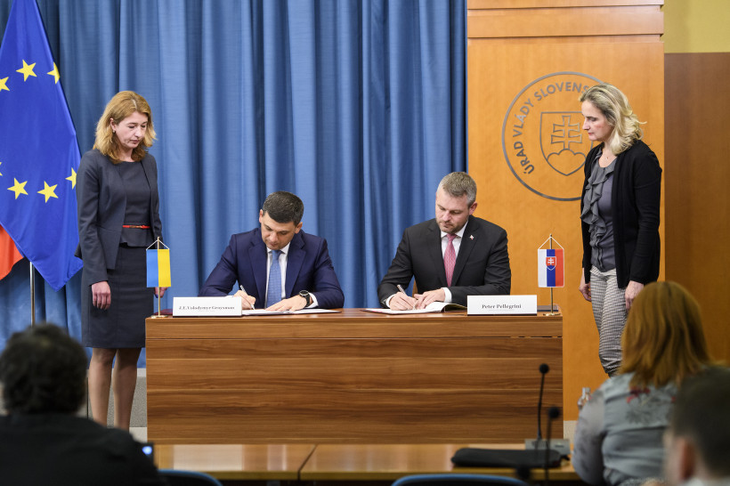 Прем’єр-міністри України та Словацької Республіки Володимир Гройсман та Петер Пеллегріні підписали низку двосторонніх договорів