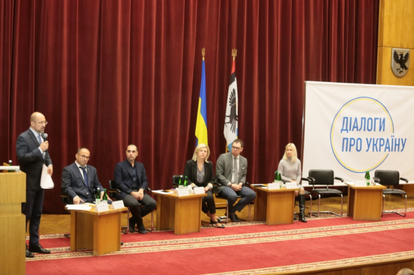 Мир через перемогу: Урядовці розпочали серію зустрічей щодо мирного врегулювання ситуації на Донбасі