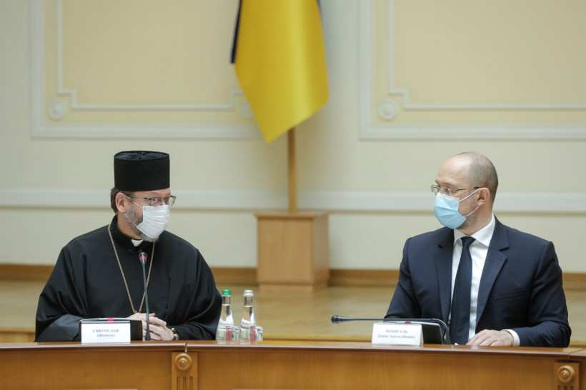 Прем’єр-міністр та ВРЦіРО обговорили відзначення релігійних свят в умовах карантину