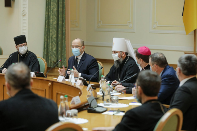 Прем’єр-міністр та ВРЦіРО обговорили відзначення релігійних свят в умовах карантину