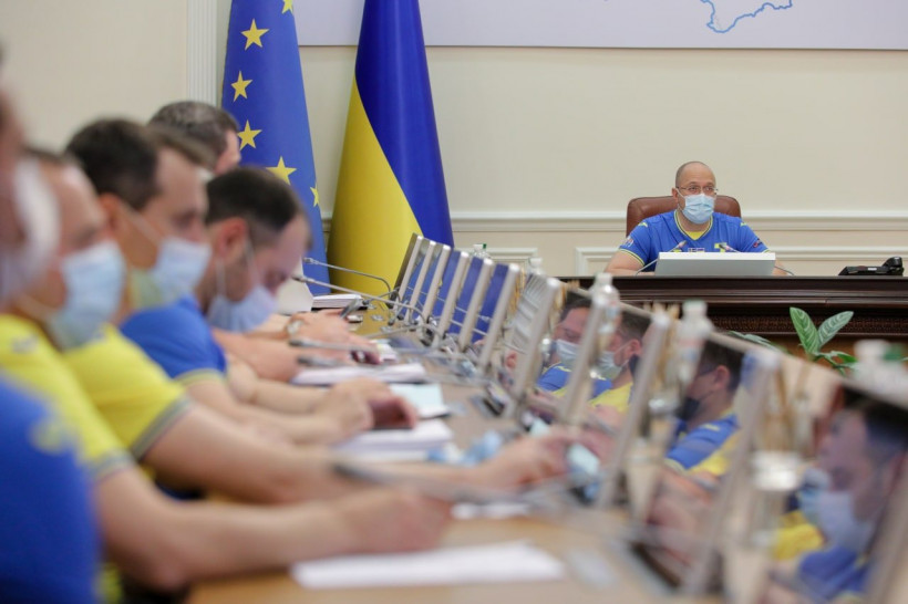 Денис Шмигаль: З 1 липня українці зможуть вільно розпоряджатися своєю землею, як це передбачено в Конституції