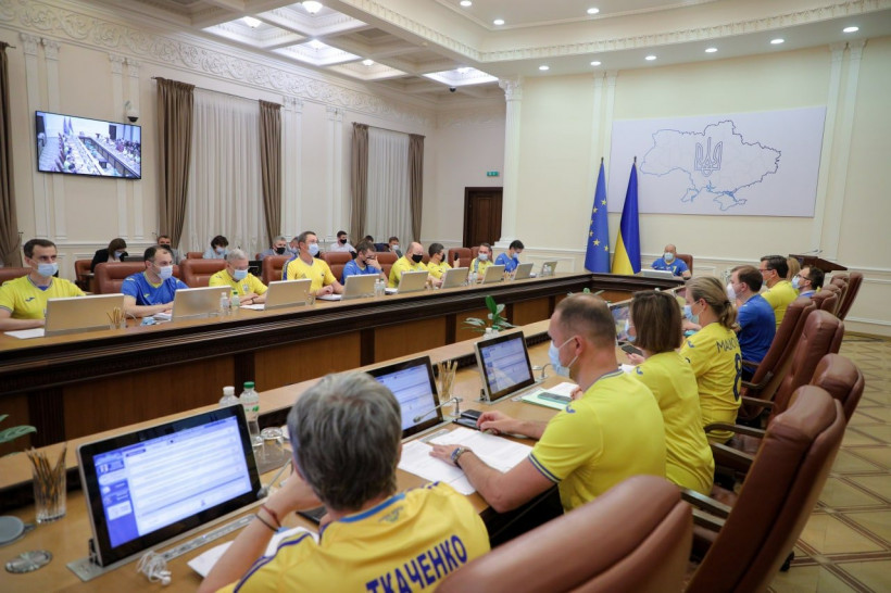 Прем’єр-міністр: Україна починає бета-тестування «ковід-сертифікатів»