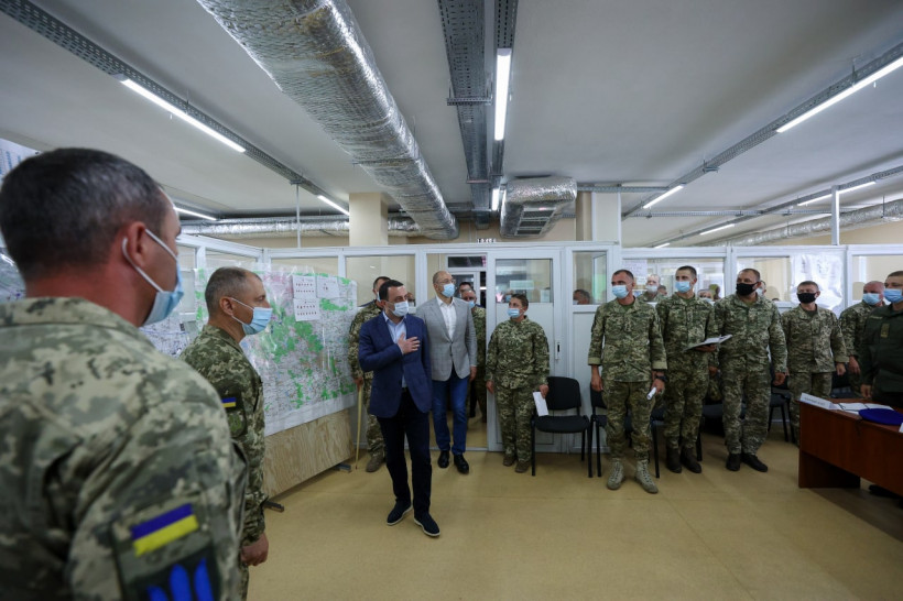 Прем’єр-міністри України та Грузії відвідали Міжнародний центр миротворчості та безпеки на Львівщині