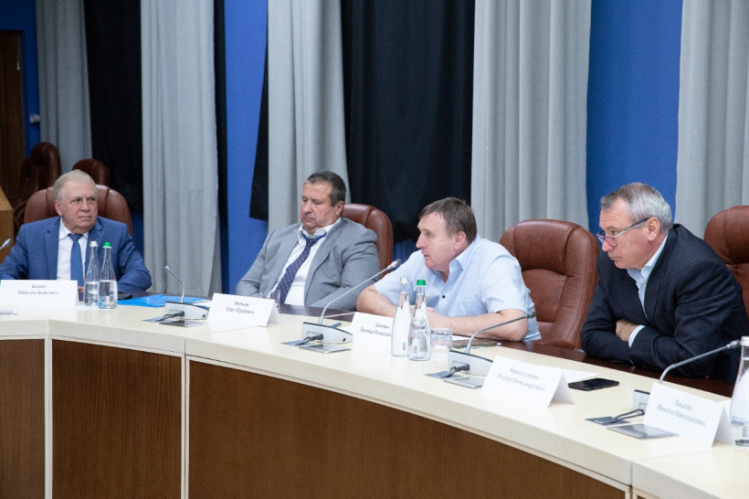 Віце-прем’єр-міністр України в Дніпрі провів нараду з виробниками ракетного озброєння