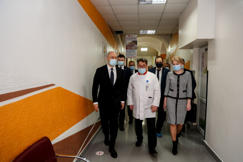 Прем’єр-міністр оглянув оновлене приймальне відділення Центральної міської клінічної лікарні в Івано-Франківську