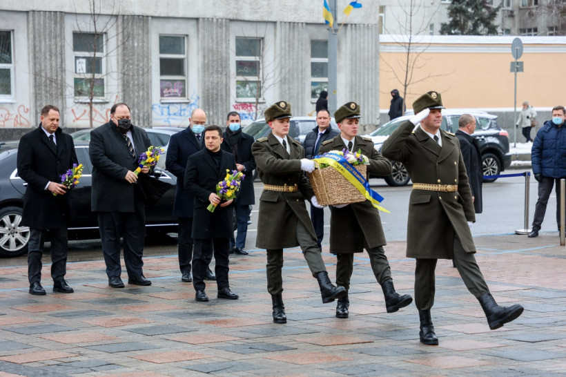Prime Minister took part in the flower-laying ceremony at the Monument to Mykhailo Hrushevsky on the Day of Unity of Ukraine
