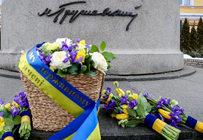 Prime Minister took part in the flower-laying ceremony at the Monument to Mykhailo Hrushevsky on the Day of Unity of Ukraine