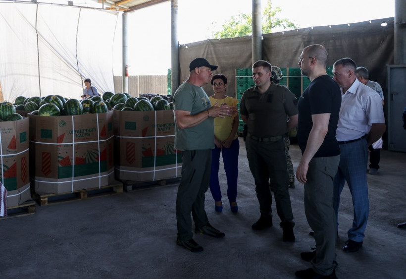 Денис Шмигаль під час поїздки в Одеську область відвідав аграрне підприємство та розповів про програму «єРобота»