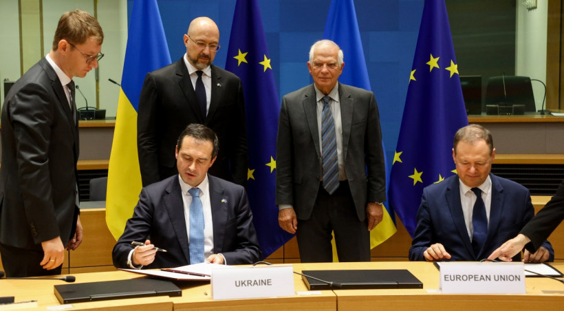 Ukraine and the EU ink five joint agreements in Brussels