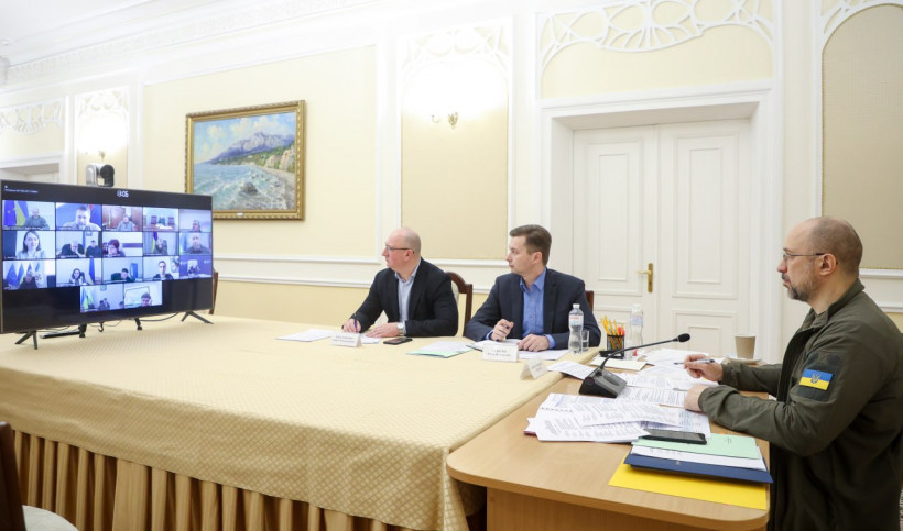 Прем’єр-міністр провів нараду щодо швидкого відновлення у Дніпропетровській, Донецькій, Луганській і Харківській областях