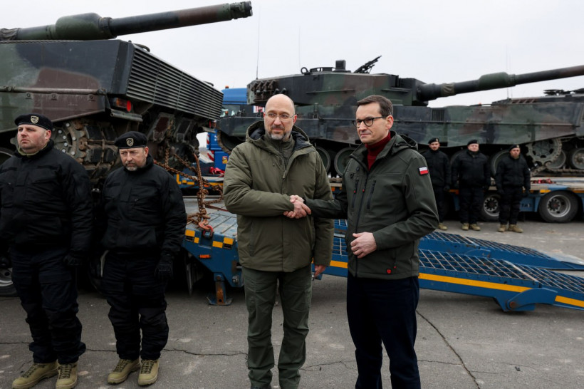Denys Shmyhal and Mateusz Morawiecki meet the first Leopard 2 tanks provided by Poland in Ukraine