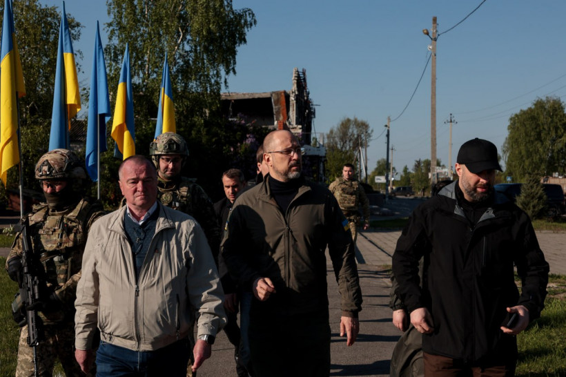 Denys Shmyhal visits Tsyrkuny village in Kharkiv region