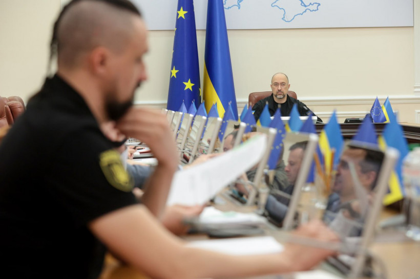 Україна залучить майже 3 млрд доларів на соцвиплати та відновлення, — Денис Шмигаль