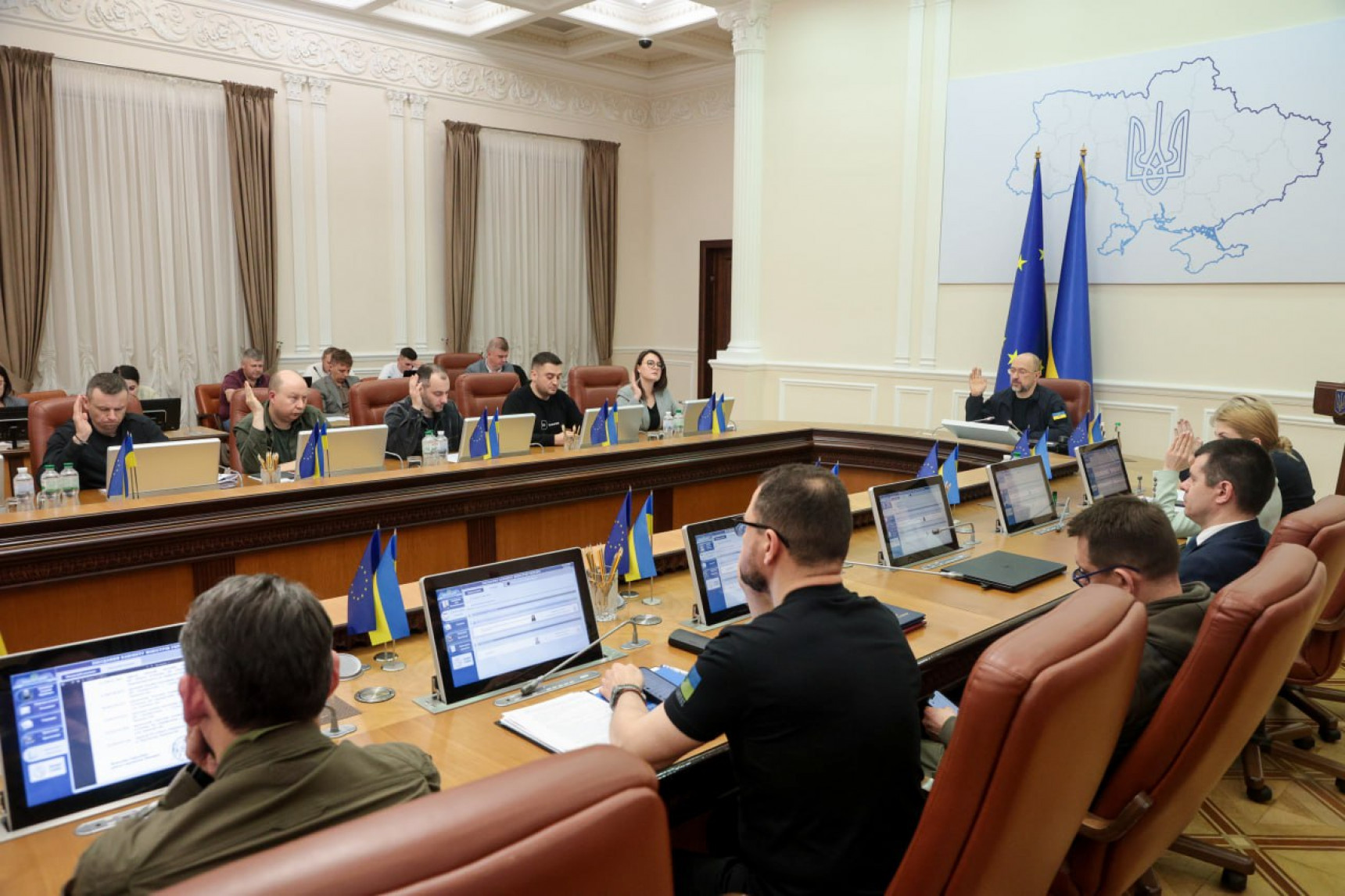 Уряд продовжує активізувати програми підтримки бізнесу, — Денис Шмигаль |  Кабінет Міністрів України