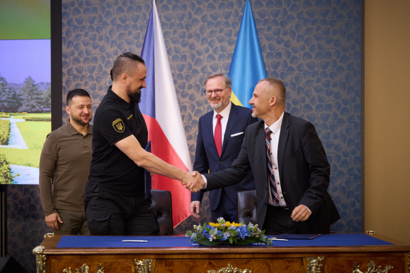 Ministry for Strategic Industries and Ministry of Defence of the Czech Republic sign Memorandum of Understanding in presence of President of Ukraine and Prime Minister of the Czech Republic