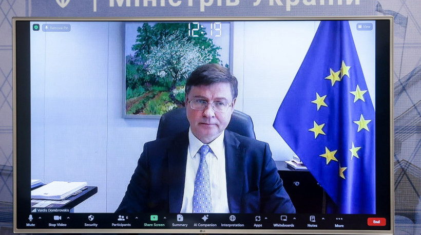 Denys Shmyhal and Valdis Dombrovskis discuss financial support for Ukraine and transit to EU countries