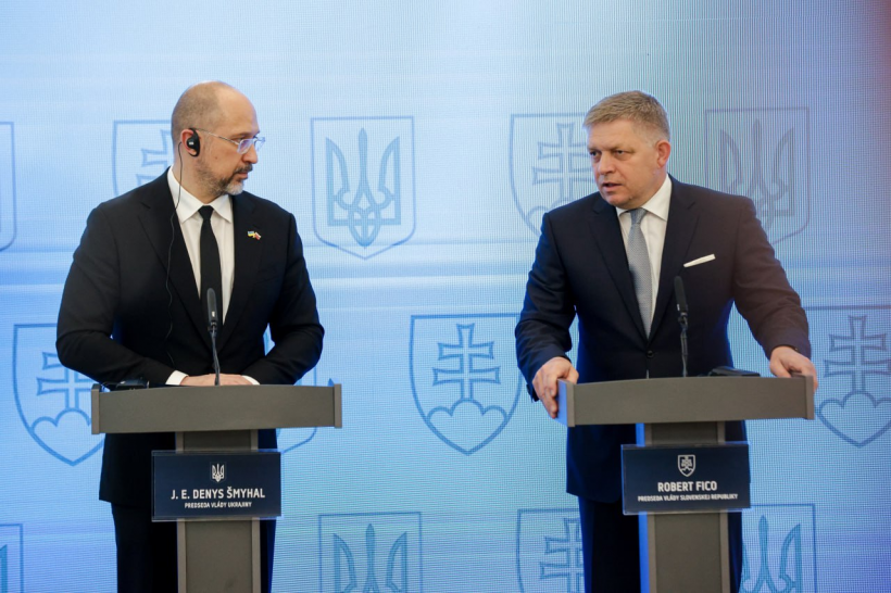Прем’єр-міністр: Україна та Словаччина домовились про спільне виробництво інженерної техніки для розмінування