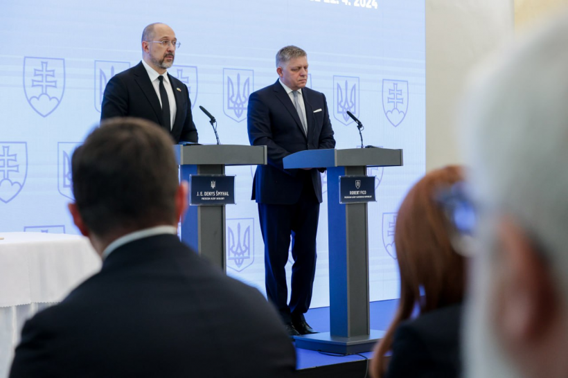 Прем’єр-міністр: Україна та Словаччина домовились про спільне виробництво інженерної техніки для розмінування
